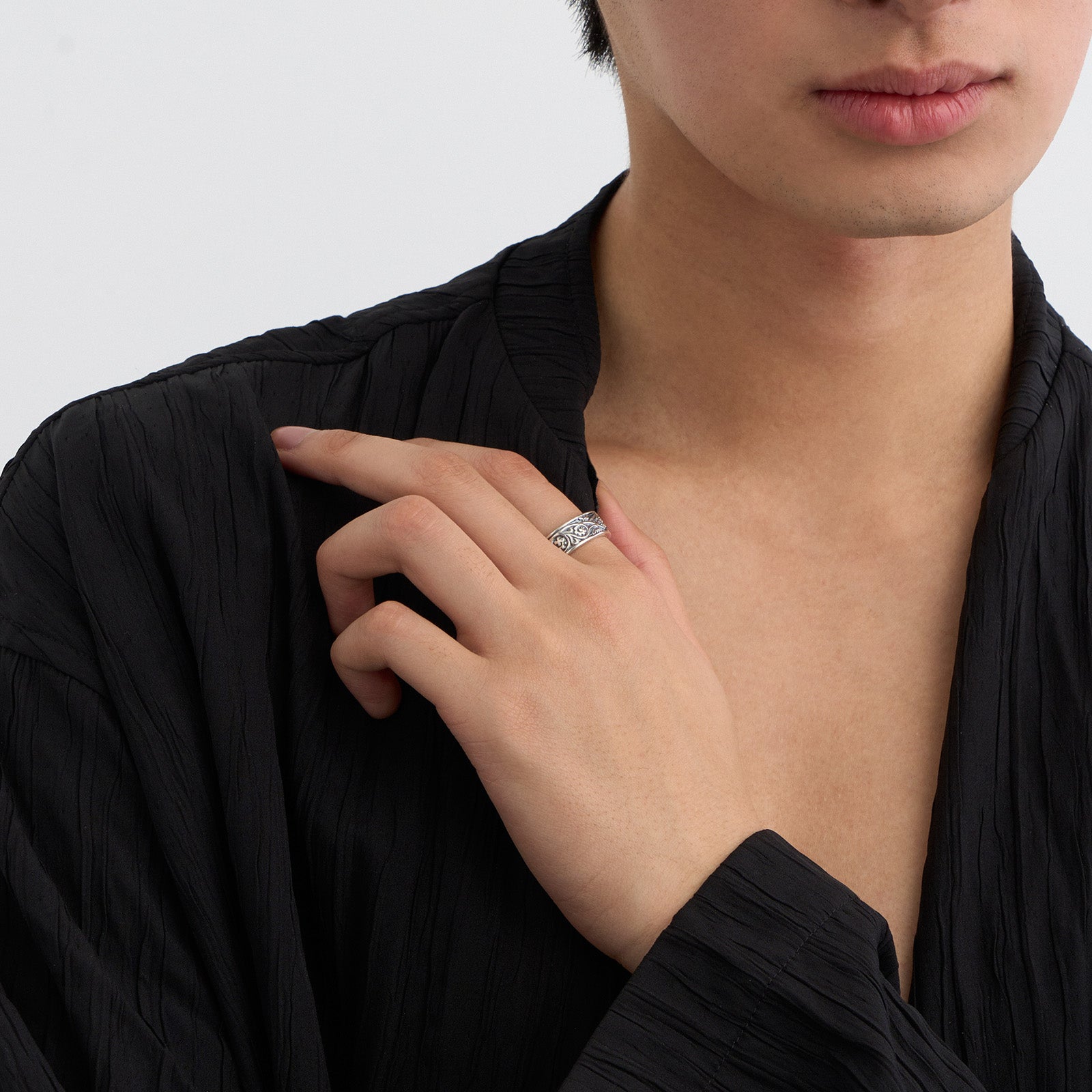 Vine Pattern Ring - Light - BLACK | GARNI ONLINE STORE