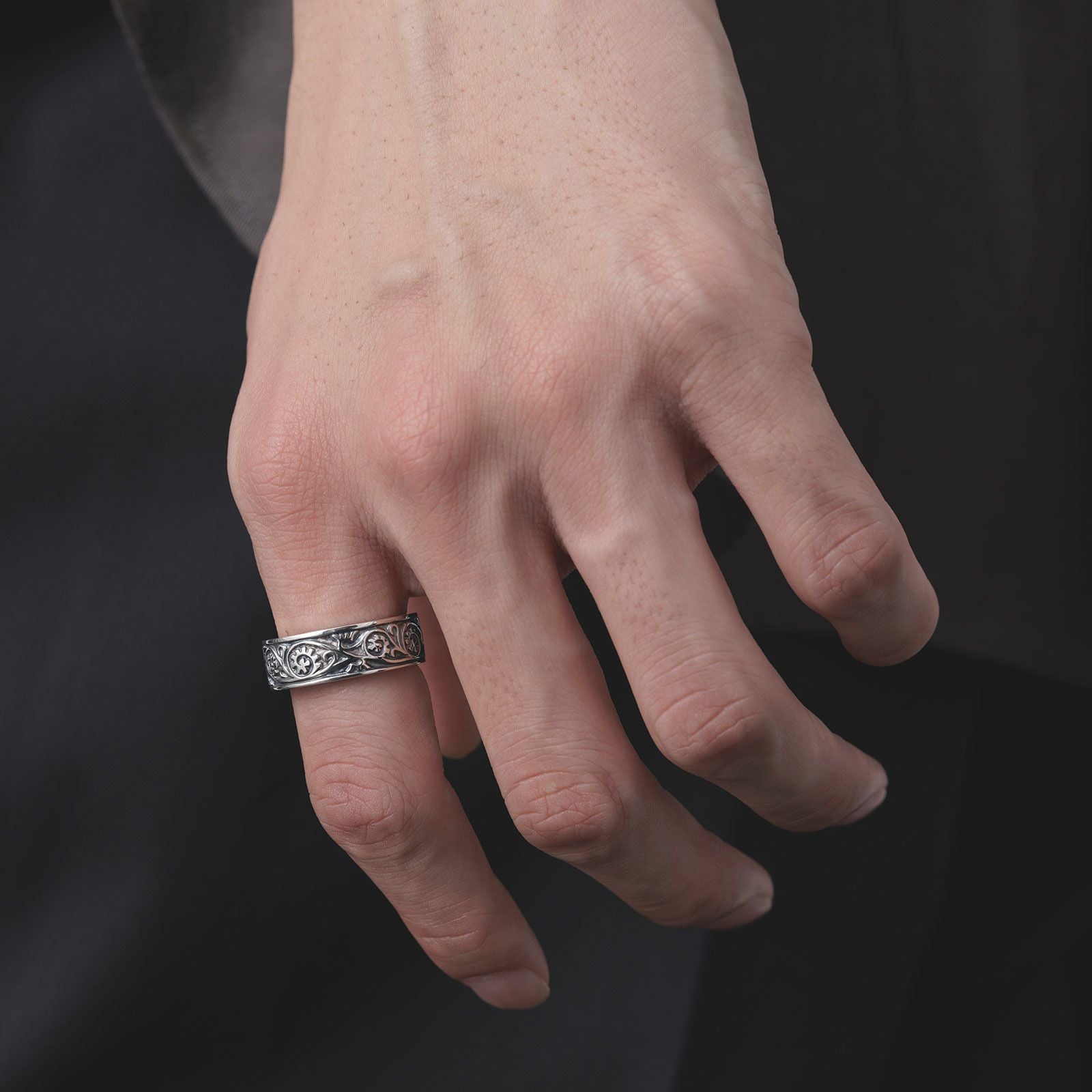 Vine Pattern Ring - Light - BLACK | GARNI ONLINE STORE