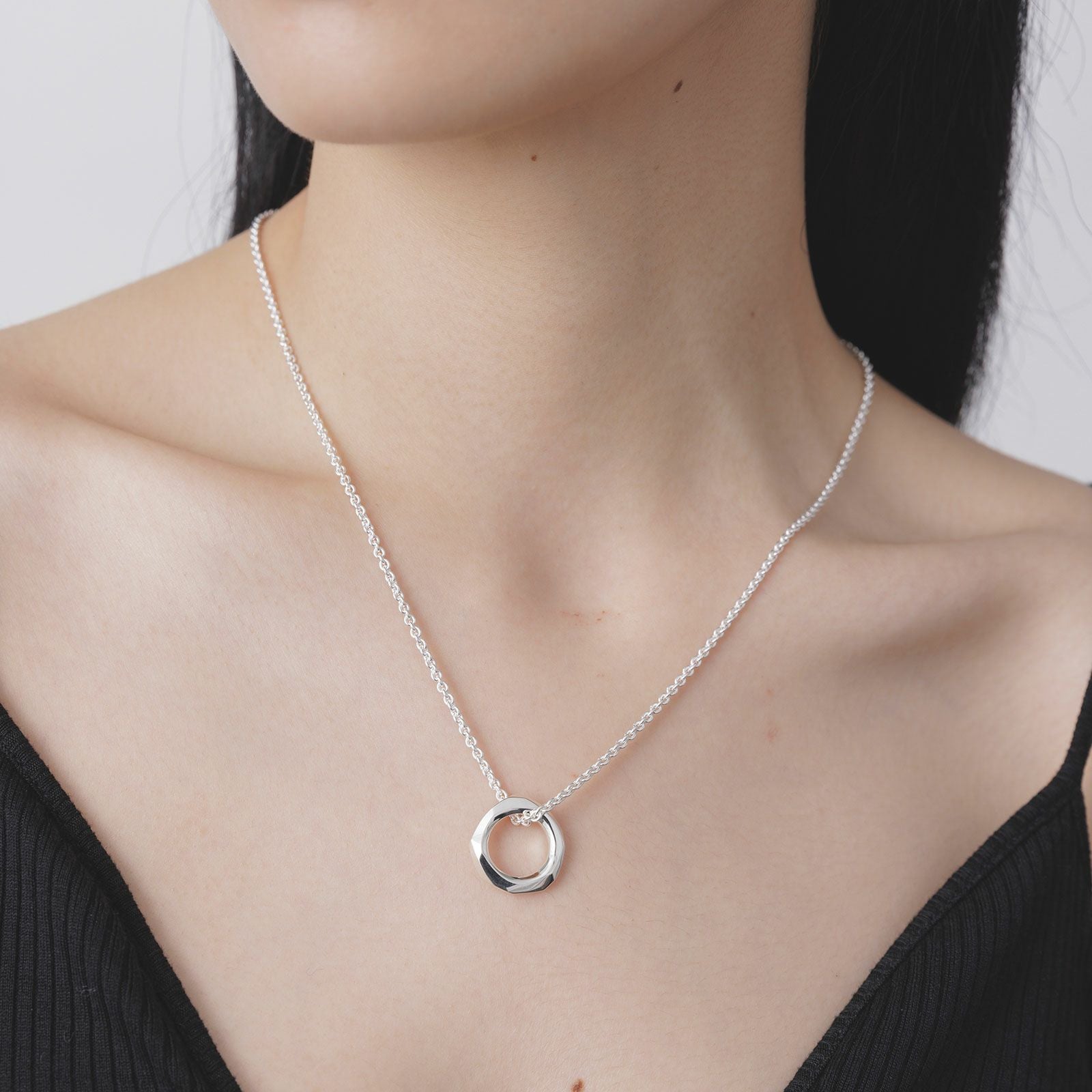 Crockery Hole Pendant | GARNI ONLINE STORE