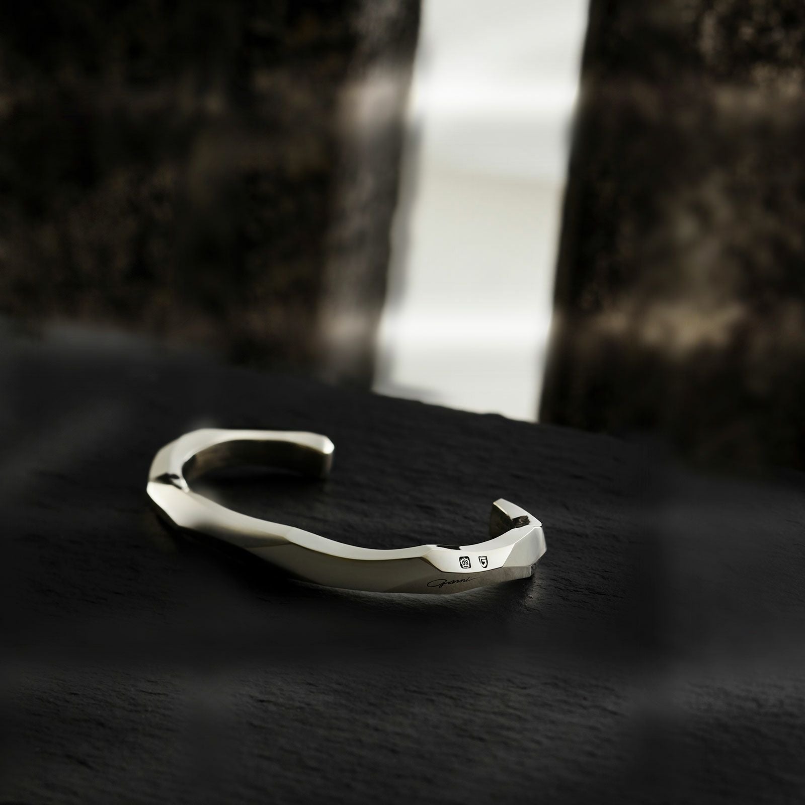 Crockery Bangle - L | GARNI ONLINE STORE