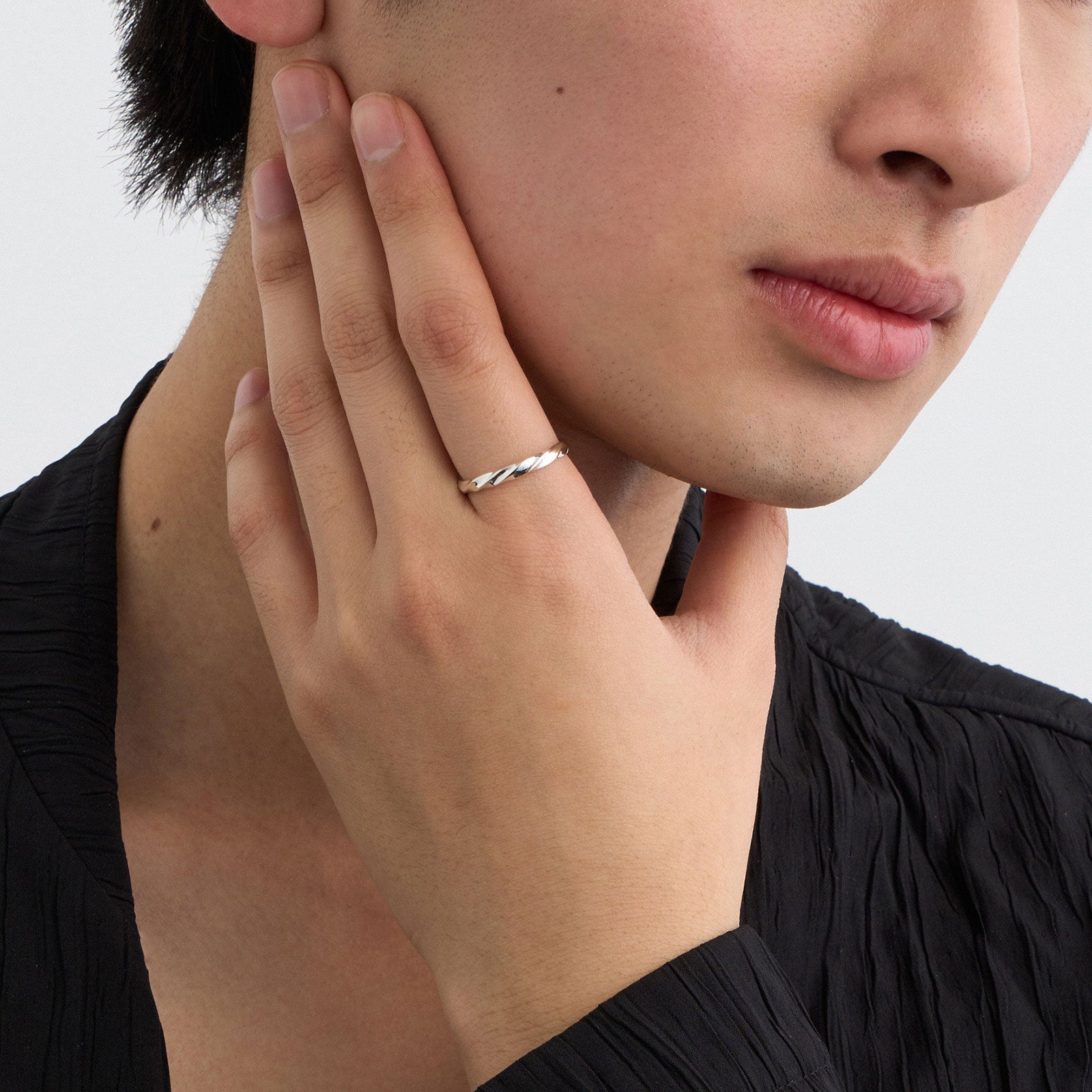 Half Twist Ring - M | GARNI ONLINE STORE