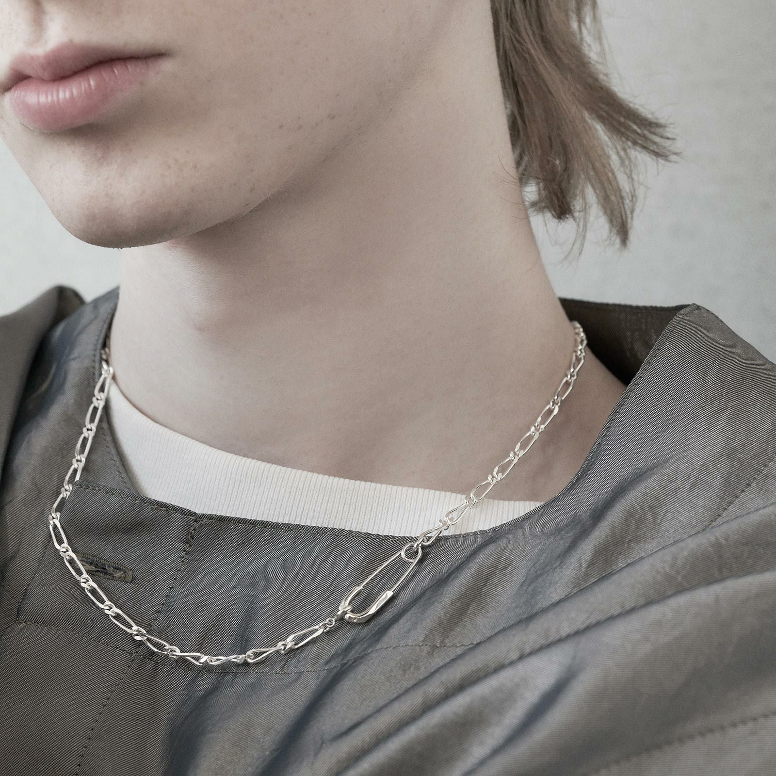 Safety Pin Necklace | GARNI ONLINE STORE