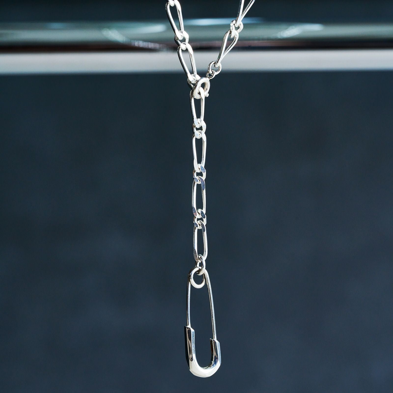 Safety Pin Necklace | GARNI ONLINE STORE