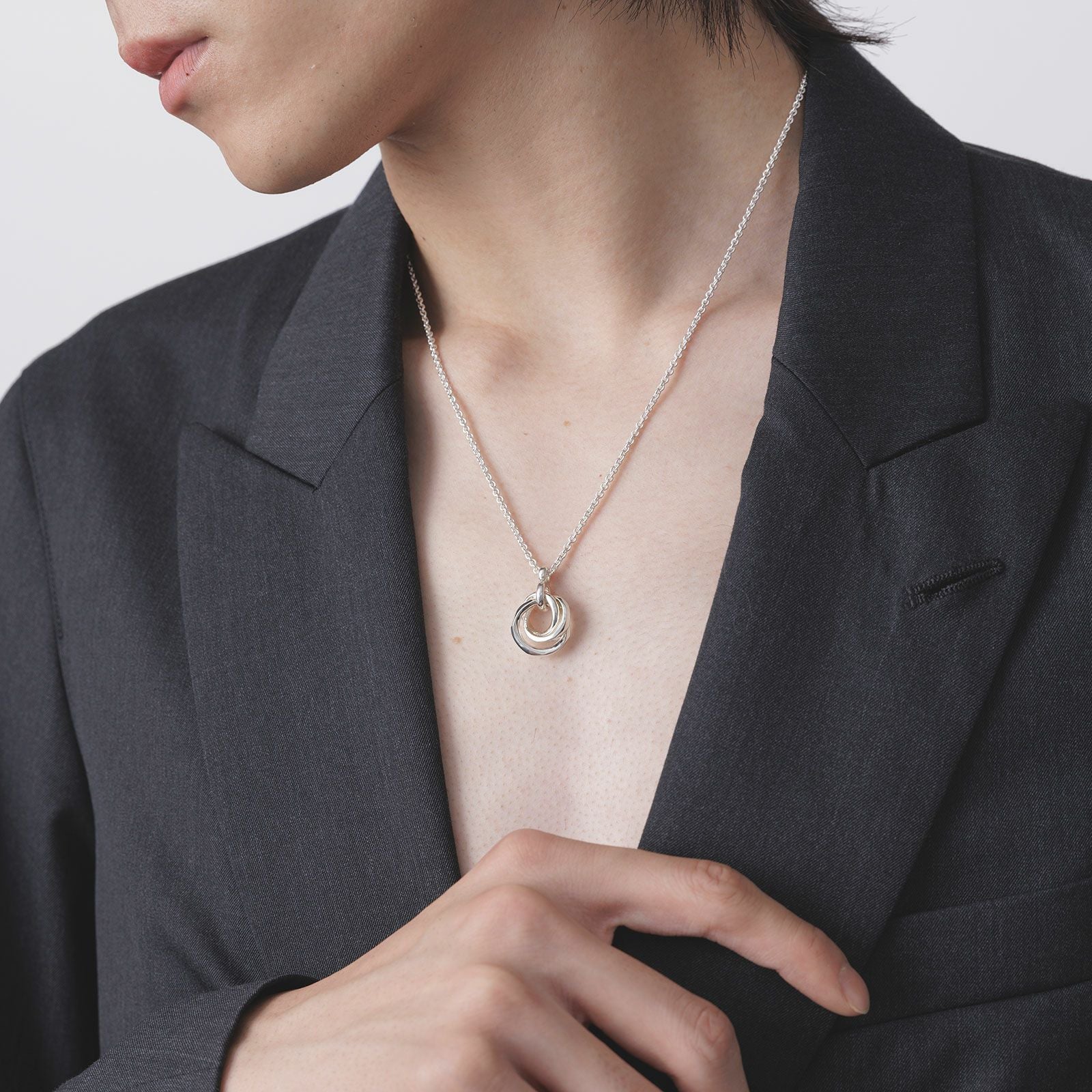 Union Triple Band Pendant | GARNI ONLINE STORE