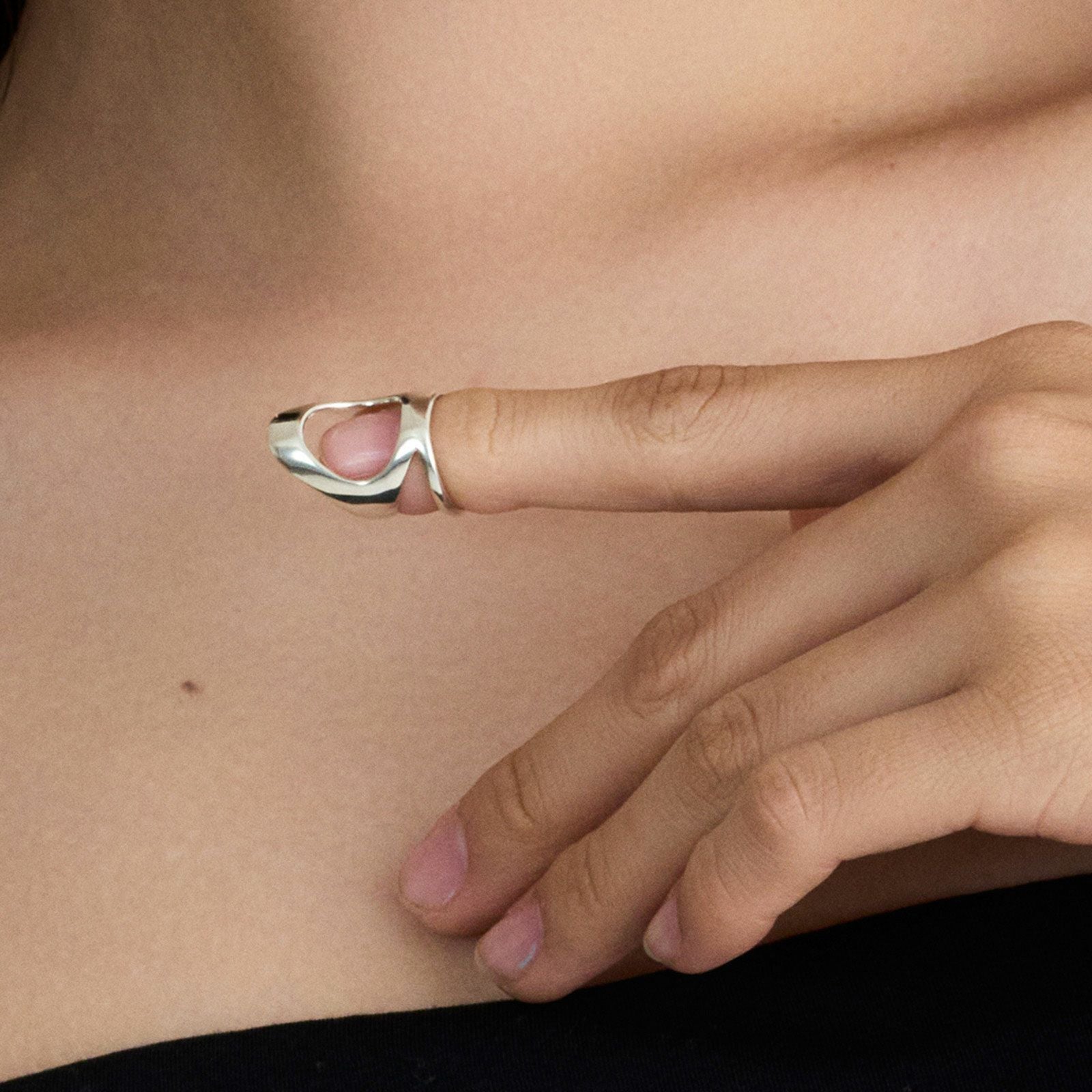 Fingertip Ring | GARNI ONLINE STORE