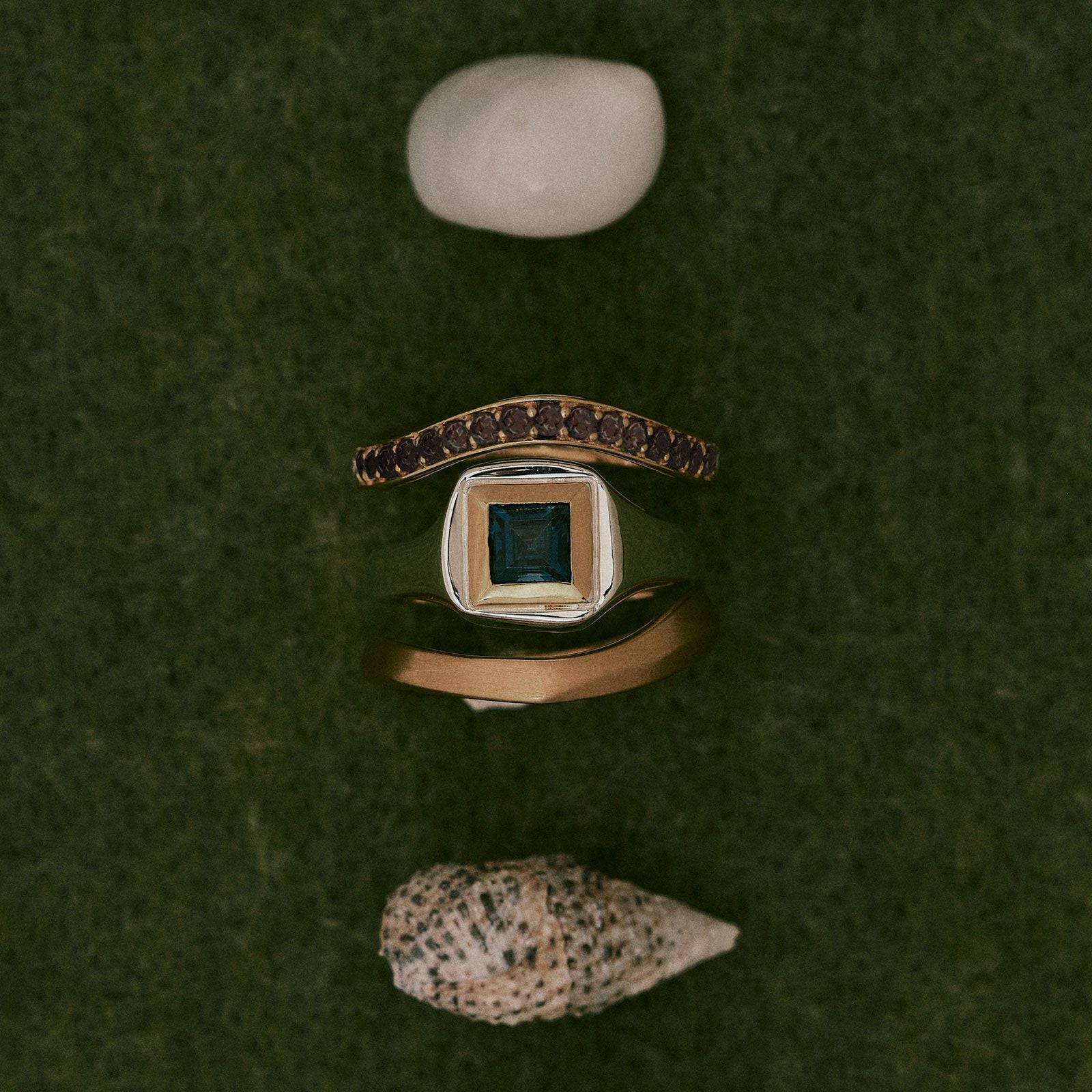 Tiny Jewel Square Ring | GARNI ONLINE STORE