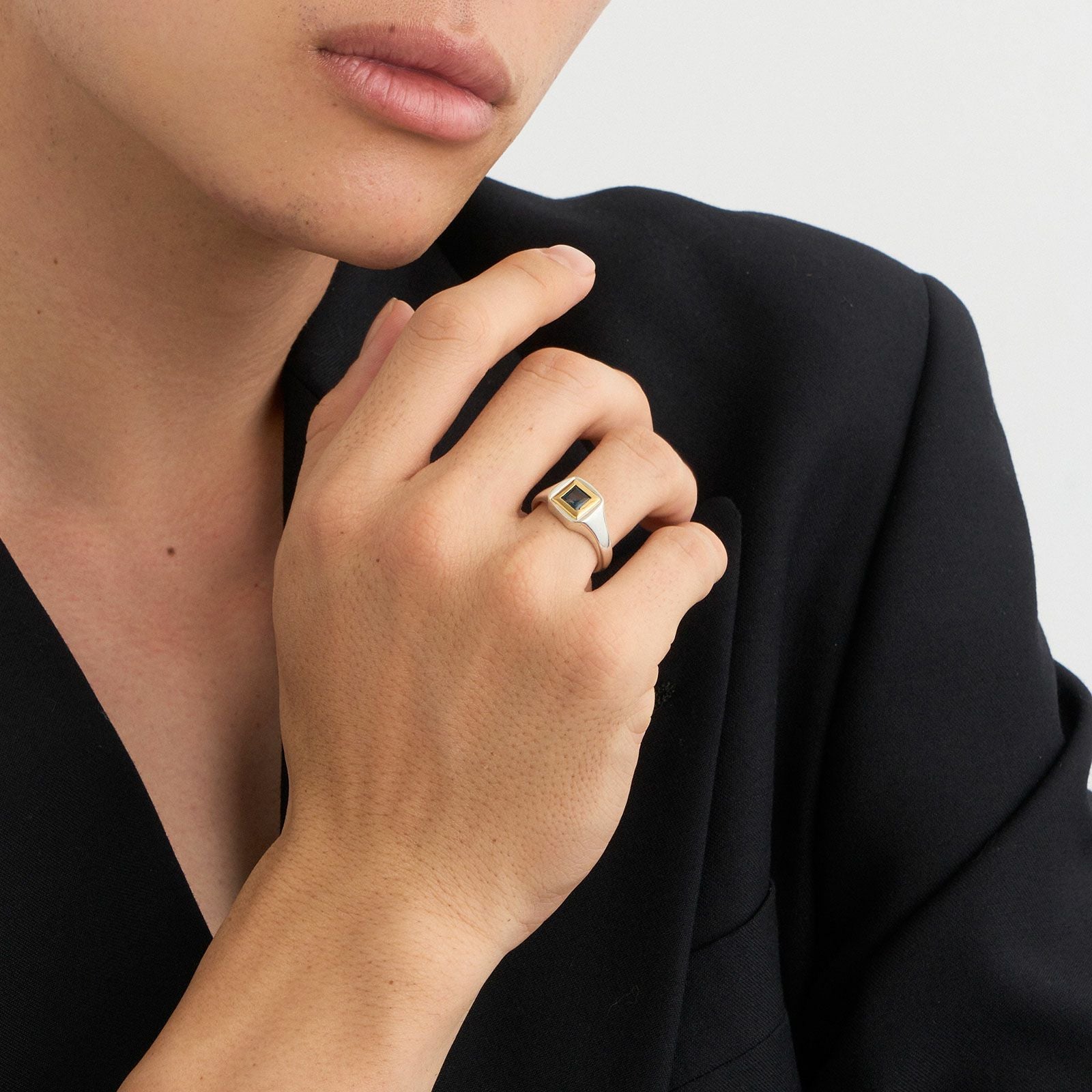 Tiny Jewel Square Ring | GARNI ONLINE STORE