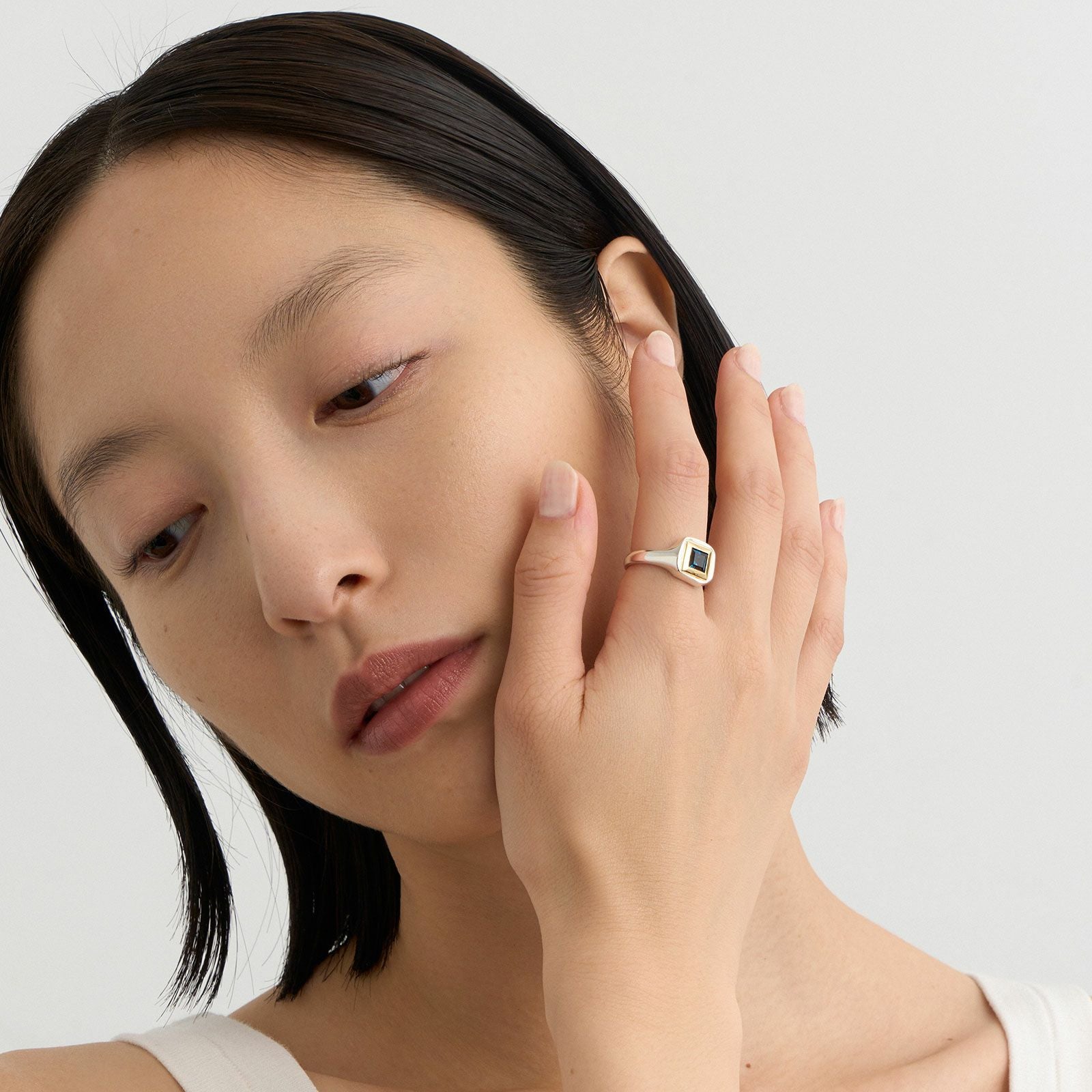 Tiny Jewel Square Ring | GARNI ONLINE STORE