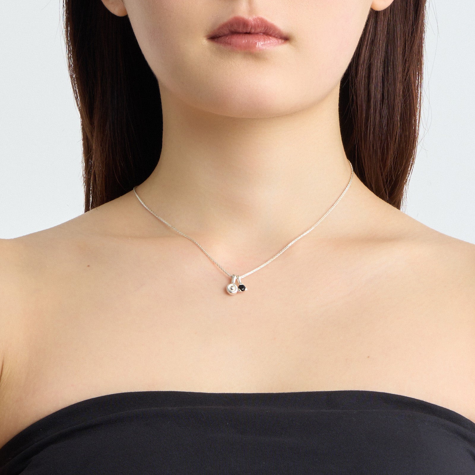 Triangle Charm - BLACK | GARNI ONLINE STORE