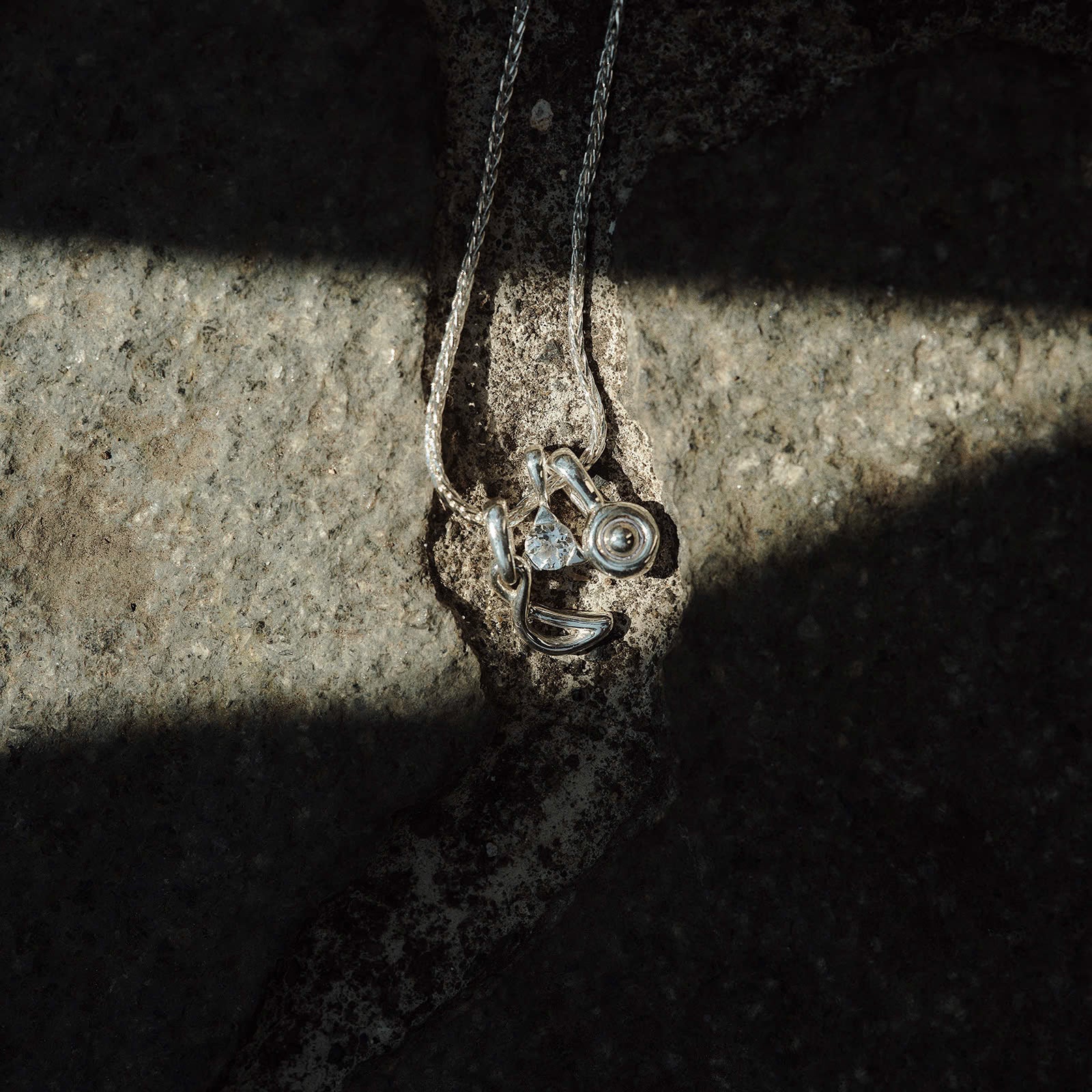 Round Charm | GARNI ONLINE STORE