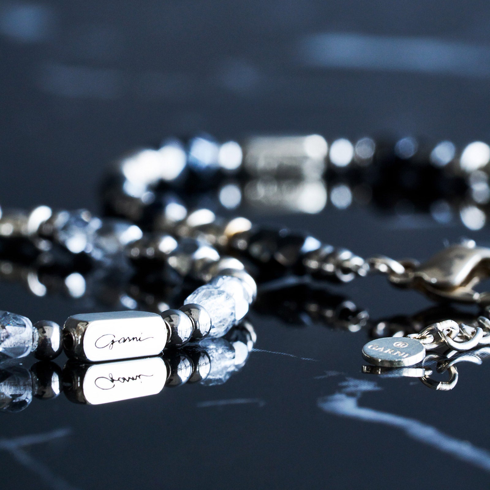 GARNI ミックスビーズ　ブラック シルバー ブレスレット Pebble Bracelet - CLEAR | GARNI ONLINE STORE